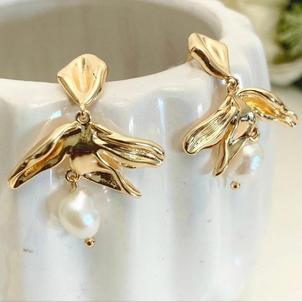Gold Pearl statement dangle earrings floral chunky boho sculptural 💖2/$30